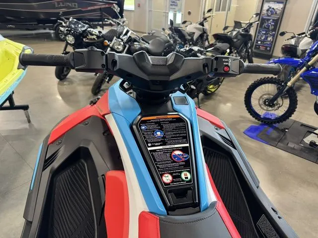 Slide: The Image of Yamaha JetBlaster DLX 2-Up 2025 - 5