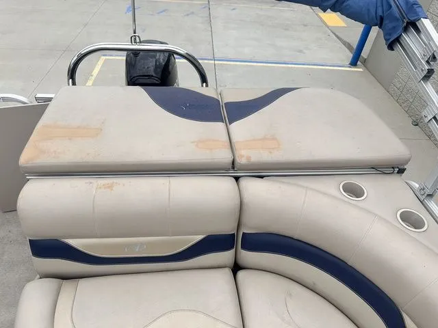 Slide: The Image of Avalon LS 2300 2012 - 18