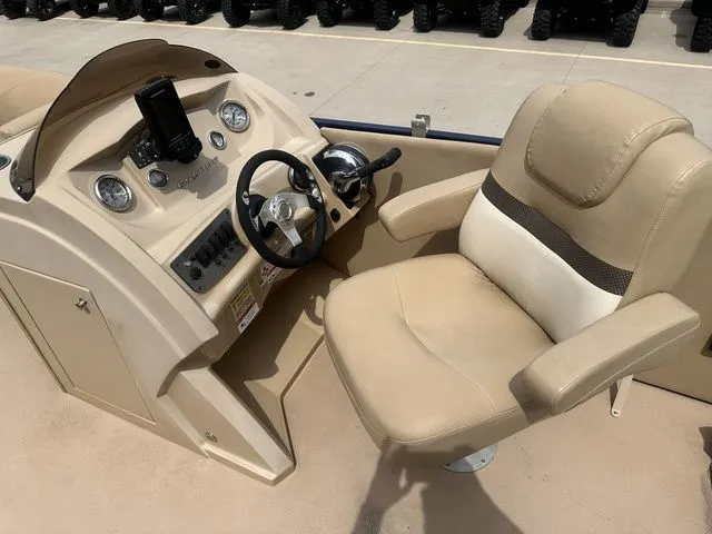 Slide: The Image of Larson Escape RT 2200 2016 - 13