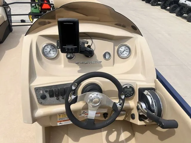 Slide: The Image of Larson Escape RT 2200 2016 - 14