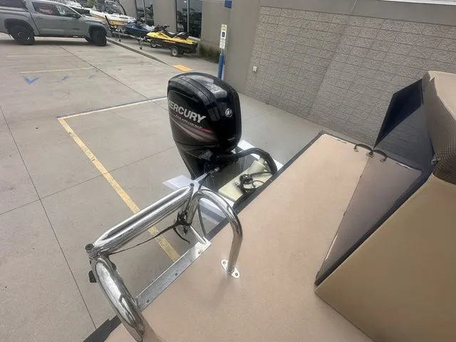 Slide: The Image of Larson Escape RT 2200 2016 - 18