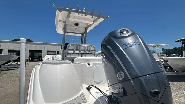 Slide: The Image of Sea Fox 228 Commander 2025 - 11