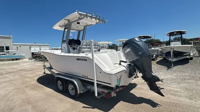 Slide: The Image of Sea Fox 228 Commander 2025 - 12