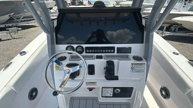 Slide: The Image of Sea Fox 228 Commander 2025 - 17