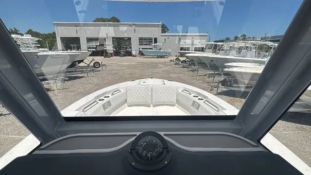 Slide: The Image of Sea Fox 228 Commander 2025 - 19