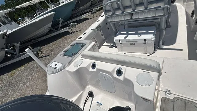 Slide: The Image of Sea Fox 228 Commander 2025 - 27