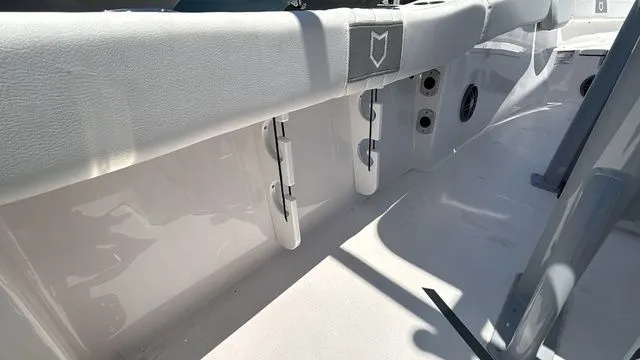 Slide: The Image of Sea Fox 228 Commander 2025 - 28