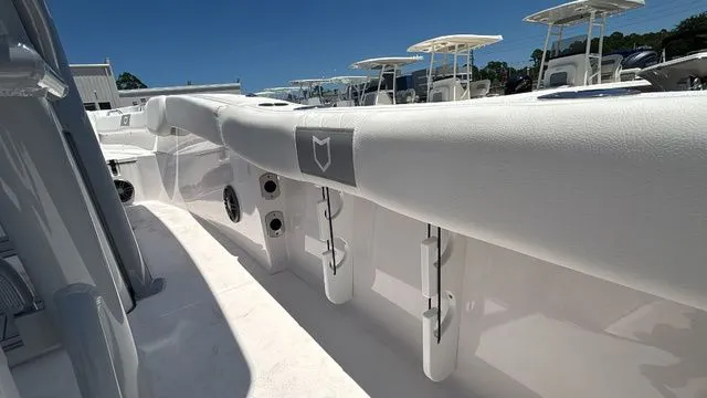 Slide: The Image of Sea Fox 228 Commander 2025 - 29