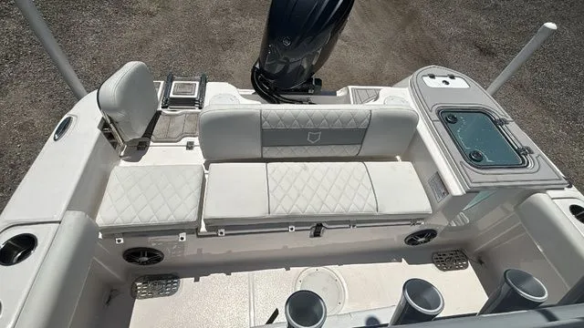 Slide: The Image of Sea Fox 228 Commander 2025 - 33