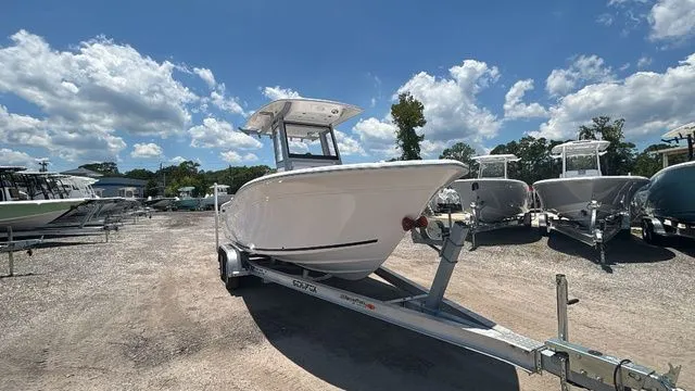 Slide: The Image of Sea Fox 228 Commander 2025 - 5