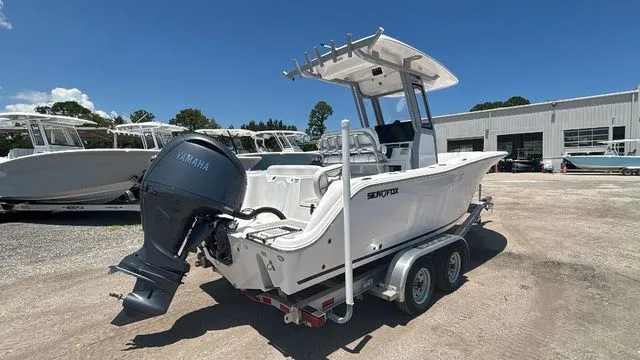 Slide: The Image of Sea Fox 228 Commander 2025 - 9