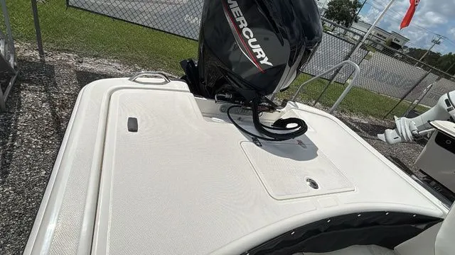 Slide: The Image of Mako Pro Skiff 17 CC 2026 - 10