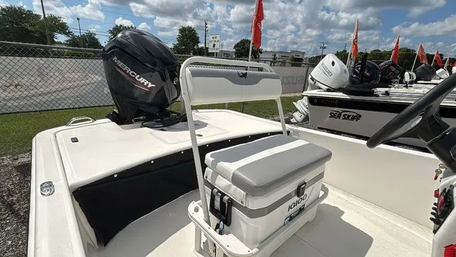 Slide: The Image of Mako Pro Skiff 17 CC 2026 - 8