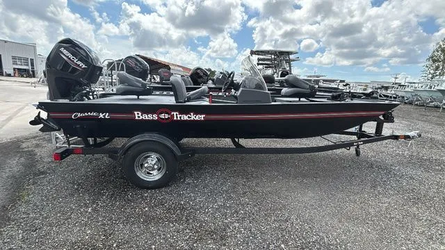 The Image of Tracker Bass Tracker Classic XL 2026 - 1