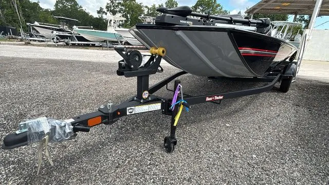 Slide: The Image of Tracker Bass Tracker Classic XL 2026 - 11