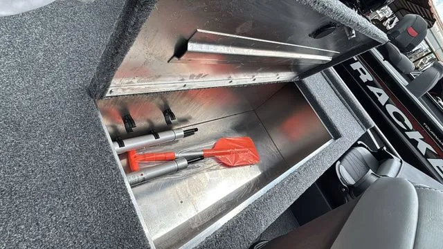 Slide: The Image of Tracker Bass Tracker Classic XL 2026 - 7