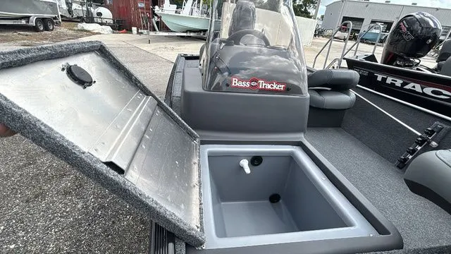 Slide: The Image of Tracker Bass Tracker Classic XL 2026 - 8