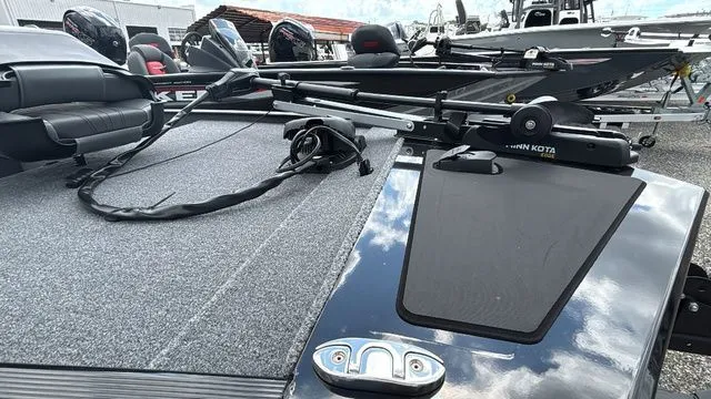 Slide: The Image of Tracker Bass Tracker Classic XL 2026 - 9