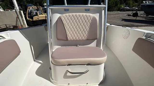 Slide: The Image of NauticStar 2000 XS 2014 - 17