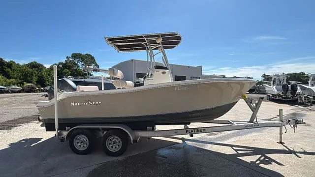 Slide: The Image of NauticStar 2000 XS 2014 - 3