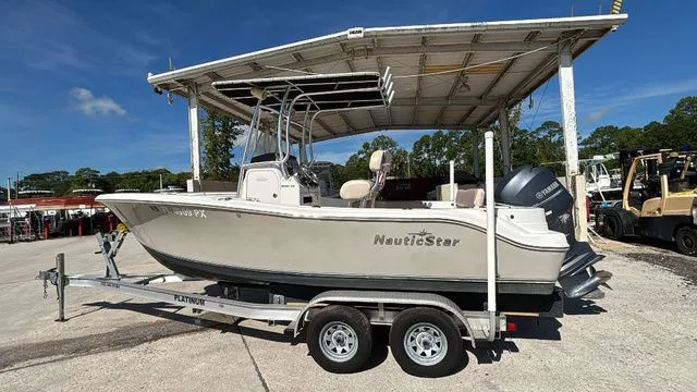 Slide: The Image of NauticStar 2000 XS 2014 - 7