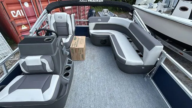 Slide: The Image of Sun Tracker BASS BUGGY 16XL 2026 - 11