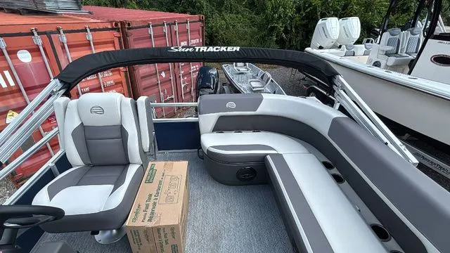 Slide: The Image of Sun Tracker BASS BUGGY 16XL 2026 - 12