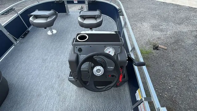 Slide: The Image of Sun Tracker BASS BUGGY 16XL 2026 - 15