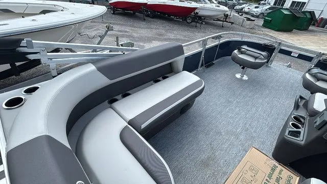 Slide: The Image of Sun Tracker BASS BUGGY 16XL 2026 - 16