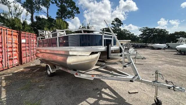 Slide: The Image of Sun Tracker BASS BUGGY 16XL 2026 - 3