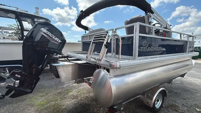 Slide: The Image of Sun Tracker BASS BUGGY 16XL 2026 - 4