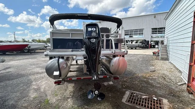 Slide: The Image of Sun Tracker BASS BUGGY 16XL 2026 - 5