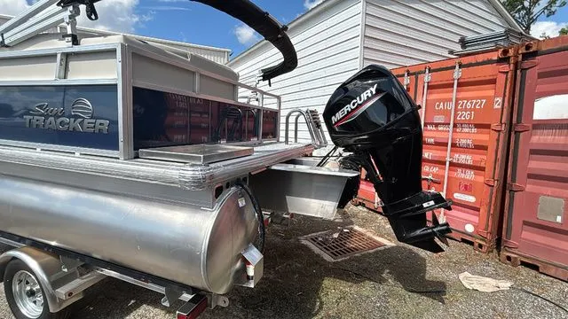 Slide: The Image of Sun Tracker BASS BUGGY 16XL 2026 - 6