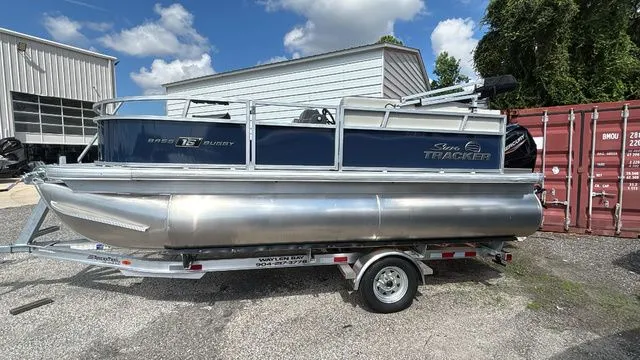 Slide: The Image of Sun Tracker BASS BUGGY 16XL 2026 - 8