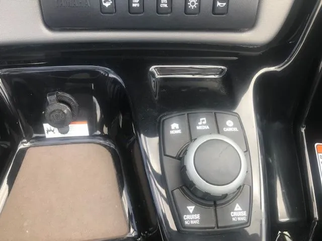 Slide: The Image of Yamaha 242 Limited S 2016 - 11