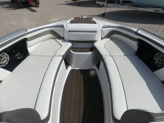 Slide: The Image of Yamaha 242 Limited S 2016 - 12