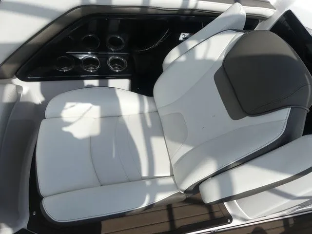 Slide: The Image of Yamaha 242 Limited S 2016 - 20