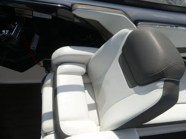 Slide: The Image of Yamaha 242 Limited S 2016 - 21