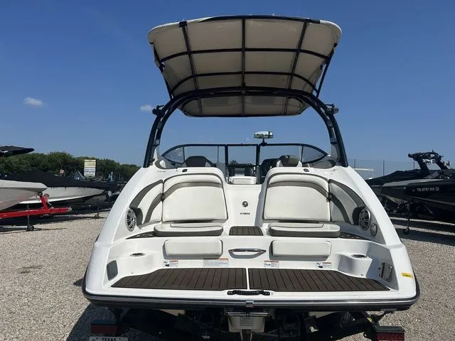 Slide: The Image of Yamaha 242 Limited S 2016 - 6