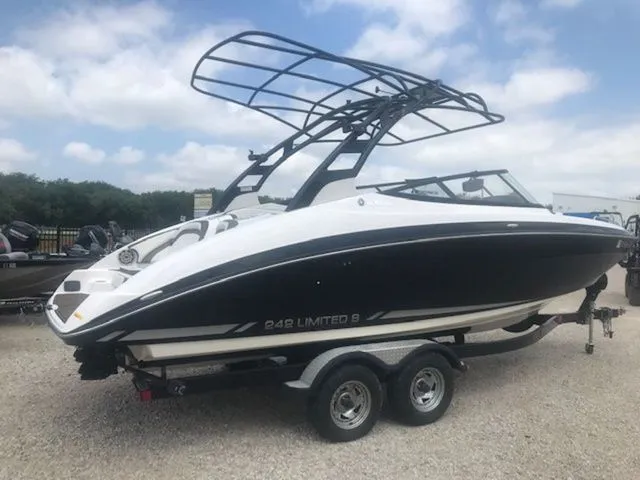 Slide: The Image of Yamaha 242 Limited S 2016 - 7