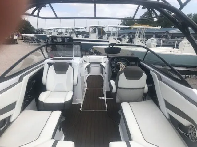 Slide: The Image of Yamaha 242 Limited S 2016 - 8