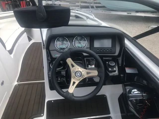 Slide: The Image of Yamaha 242 Limited S 2016 - 9