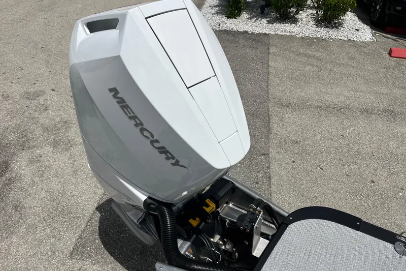 Slide: The Image of Twin Mercury 400hp V-10 engine on Avalon 2785 Excalibur LTD, 2026 model. - 28