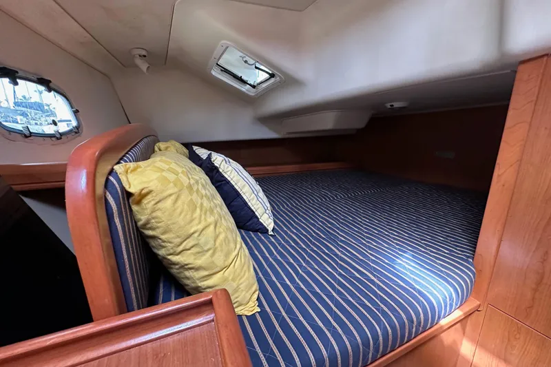 Slide: The Image of Hunter 36 2008 - 51