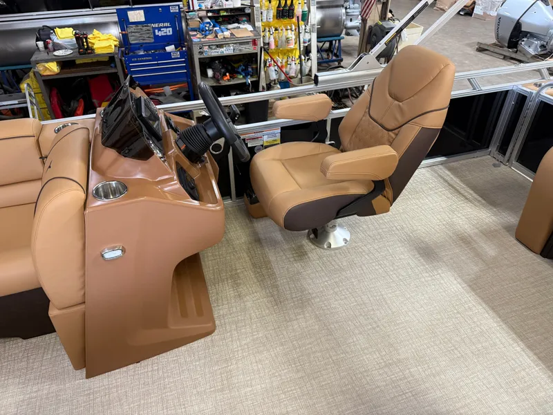 Slide: The Image of Tahoe Sport 2385 Swingback (VRB) & Honda 4-Stroke EFI 2025 - 11