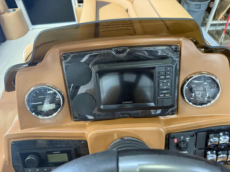 Slide: The Image of Tahoe Sport 2385 Swingback (VRB) & Honda 4-Stroke EFI 2025 - 15