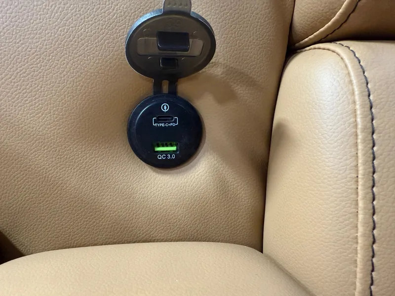 Slide: The Image of Tahoe Sport 2385 Swingback (VRB) & Honda 4-Stroke EFI 2025 - 25