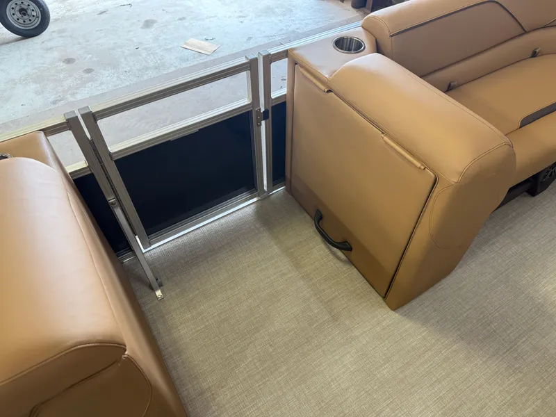 Slide: The Image of Tahoe Sport 2385 Swingback (VRB) & Honda 4-Stroke EFI 2025 - 26