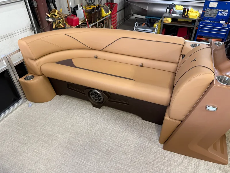 Slide: The Image of Tahoe Sport 2385 Swingback (VRB) & Honda 4-Stroke EFI 2025 - 30