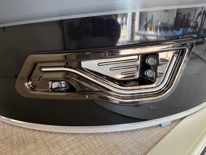 Slide: The Image of Tahoe Sport 2385 Swingback (VRB) & Honda 4-Stroke EFI 2025 - 34